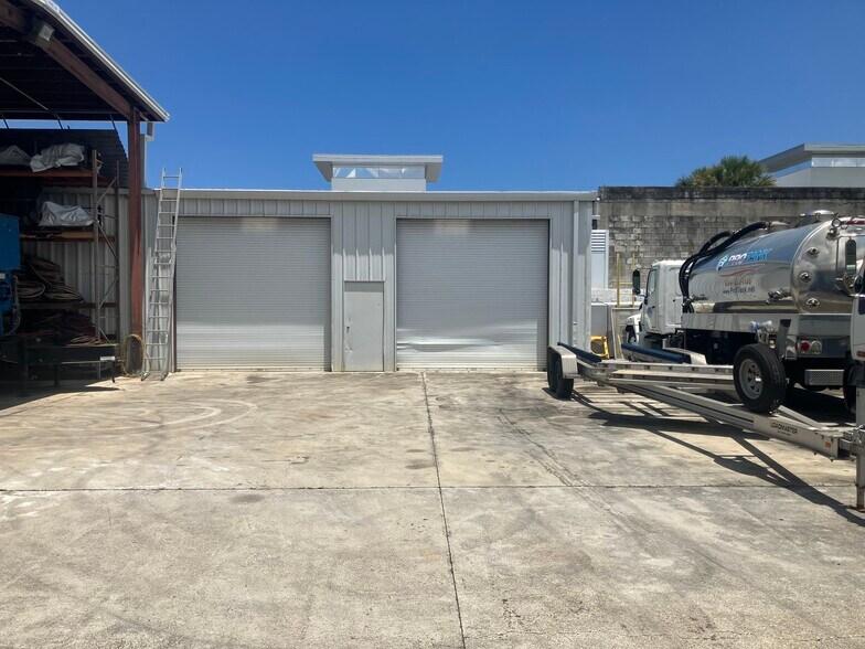 More Photos Of 3160 NE 3rd Ave, Oakland Park Warehouse For Lease