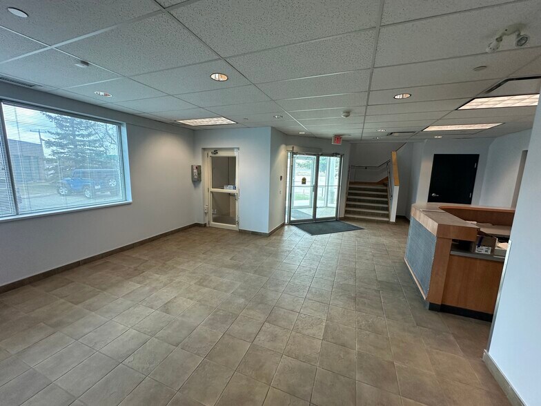 More Photos Of 7019 8th St NE, Calgary Warehouse For Lease