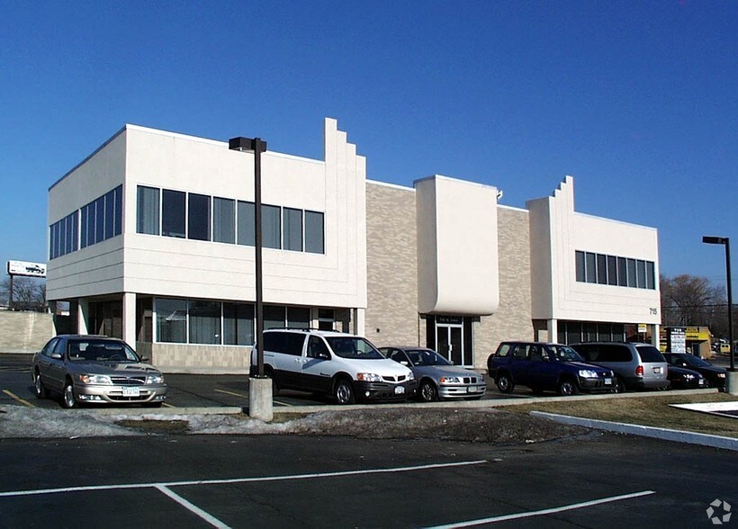 More Photos Of 715 W Lake St, Addison Office For Lease