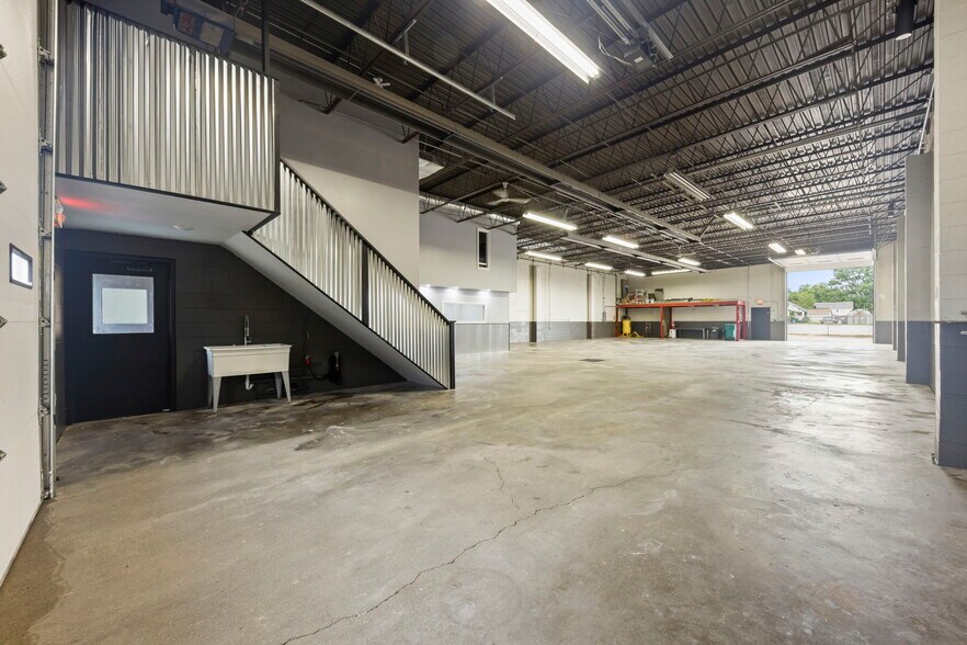 More Photos Of 103 Quarry Rd, Rochelle Warehouse For Lease