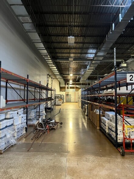 More Photos Of 1300 Chase Ave, Elk Grove Village Light Manufacturing For Sale