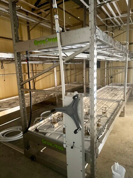 More Photos Of 12500 US-183 Hwy, Luling Warehouse For Lease