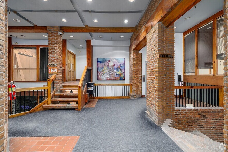 More Photos Of 430-432 Rue Sainte-Hélène, Montréal Loft Creative Space For Lease