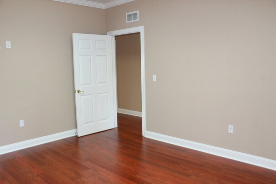 More Photos Of 6817 Southpoint Pky, Jacksonville Office For Sale