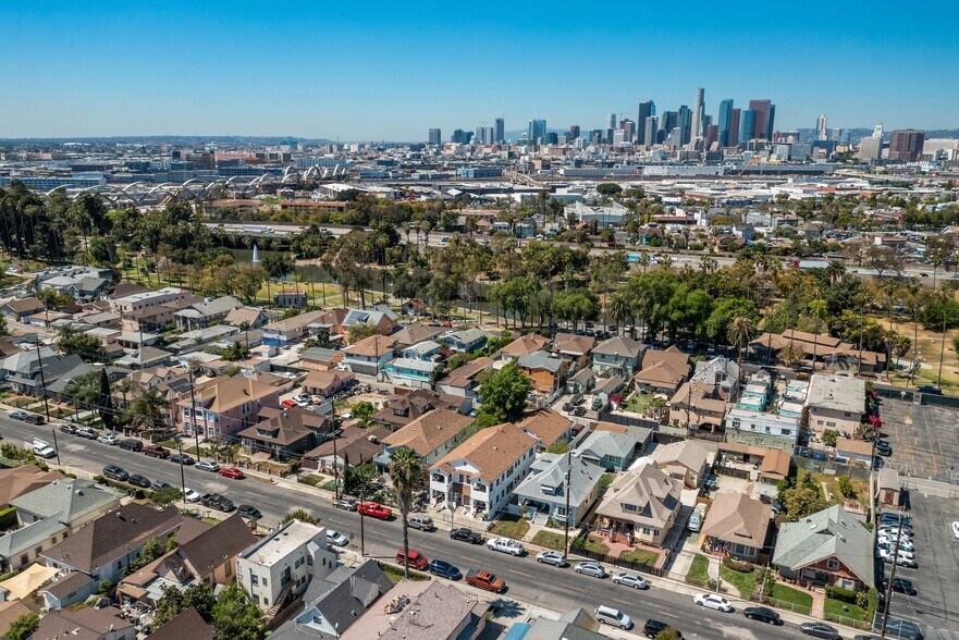 More Photos Of 445 S Chicago St, Los Angeles Apartments For Sale