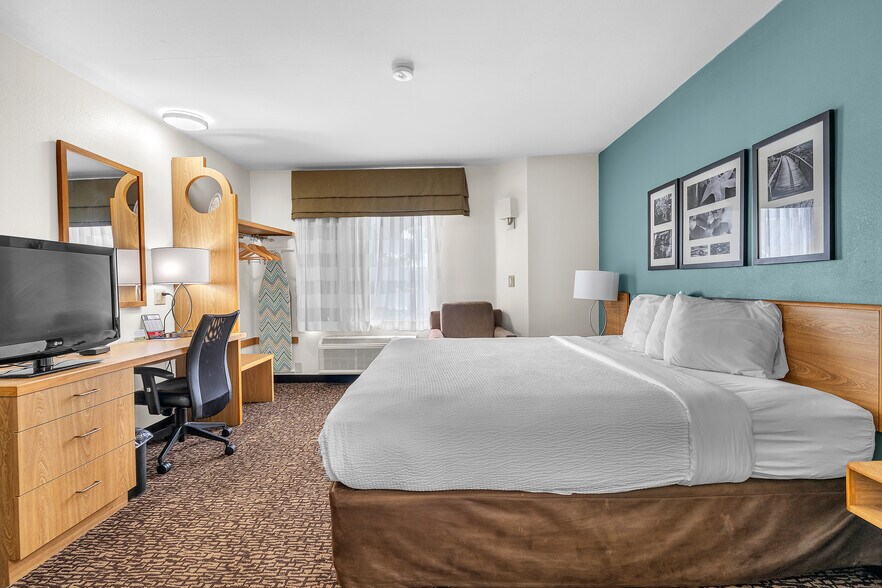 More Photos Of 220 Caravan Dr, Elkhart Hotel For Sale