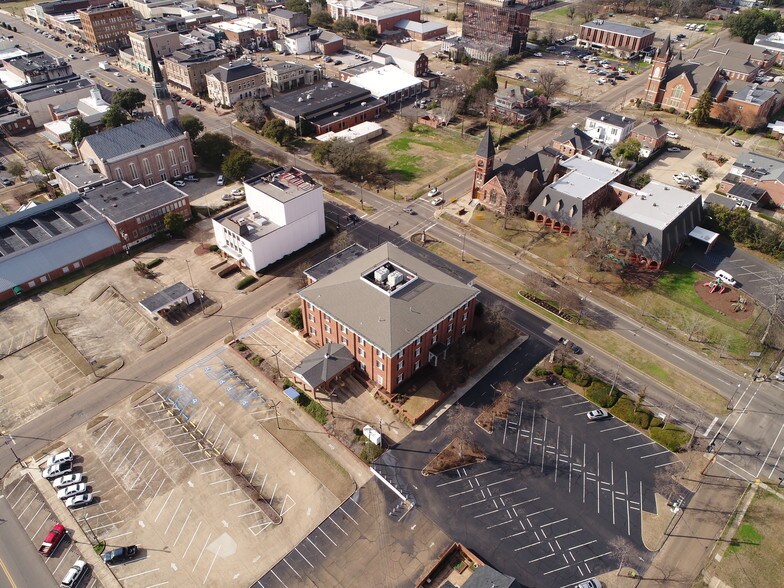 More Photos Of 710 Main St, Columbus Office For Sale