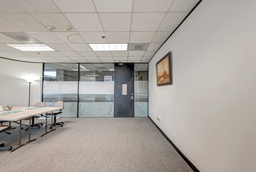 More Photos Of 6100 Corporate Dr, Houston Office For Sale
