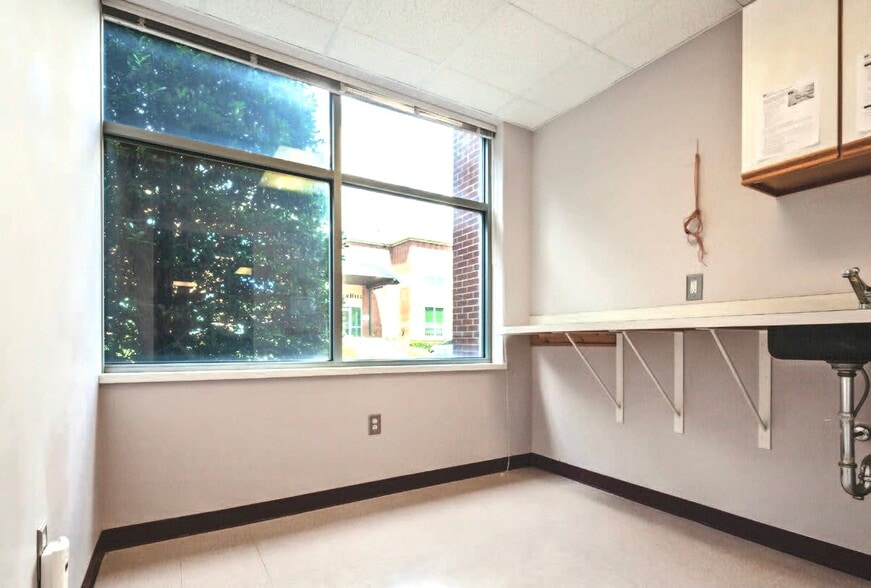 More Photos Of 100 Timberhill Pl, Chapel Hill Medical For Lease