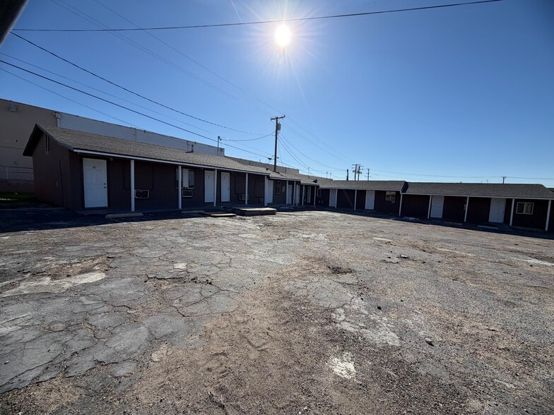 More Photos Of 924 E Main St, Barstow Hotel For Sale