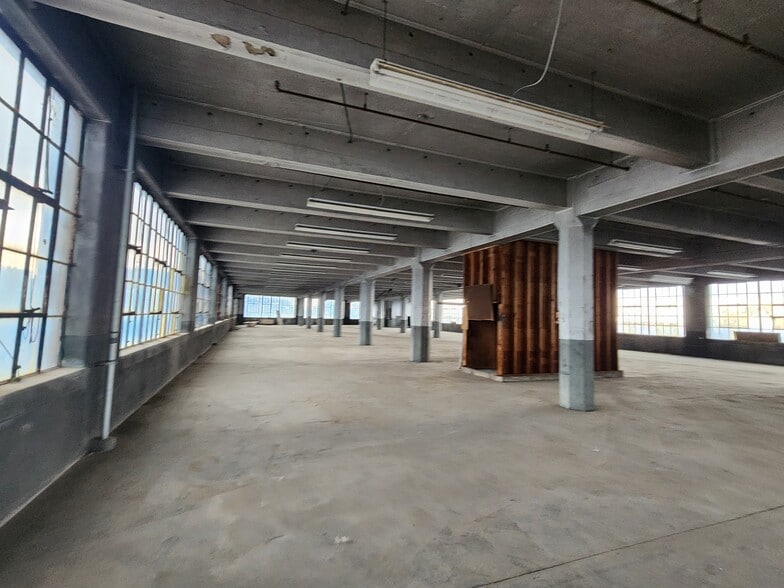 More Photos Of 711 Johnston St, Akron Warehouse For Sale