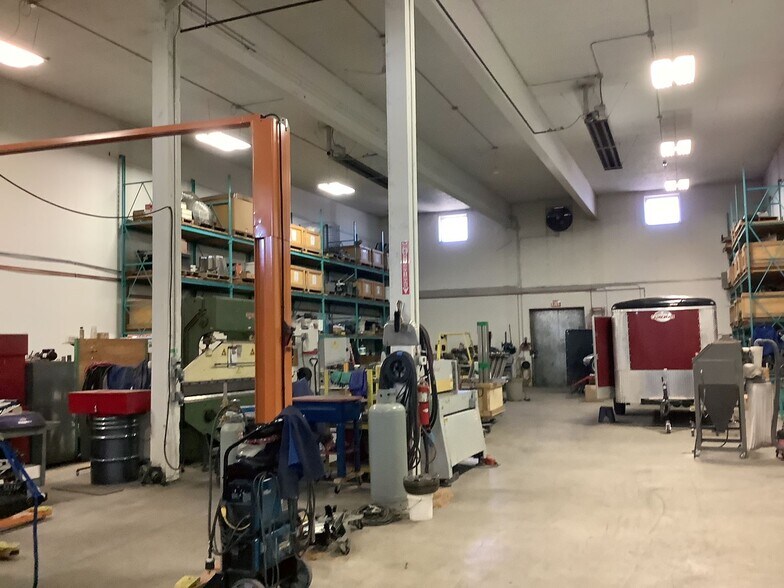 More Photos Of 242/284/292 Market St, Klamath Falls Manufacturing For Sale