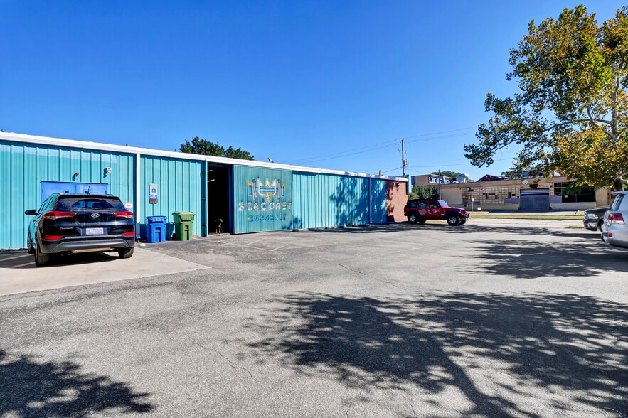 More Photos Of 1316 S 5th Ave, Wilmington Service For Sale