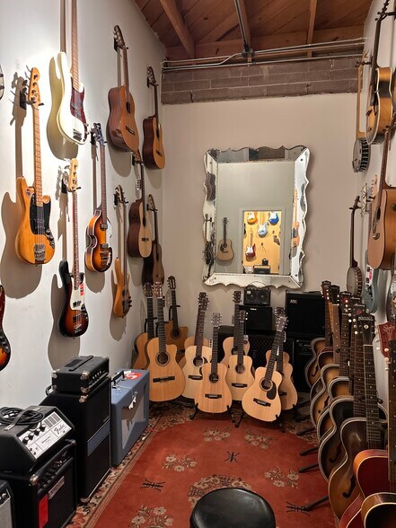 More Photos Of 5244-5248 Van Nuys Blvd, Sherman Oaks Storefront Retail Office For Lease