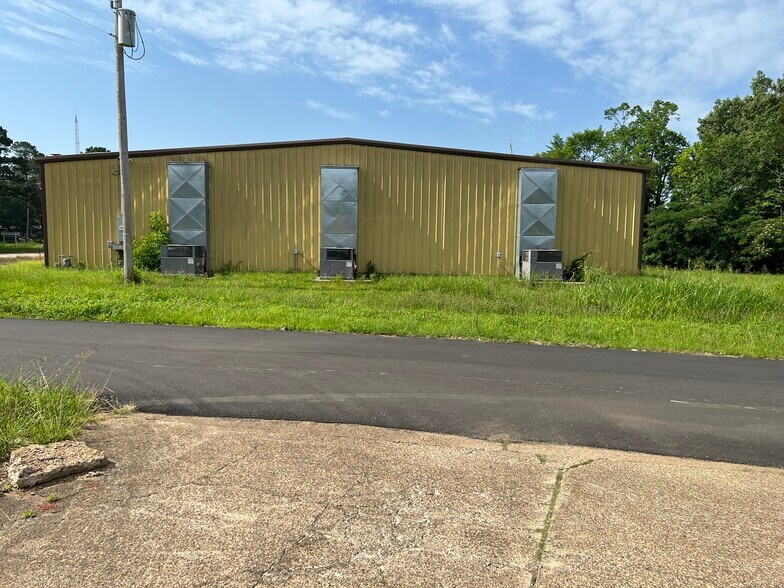 More Photos Of 204 S 6th St, Gurdon Freestanding For Lease