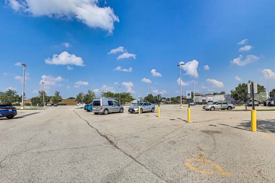 More Photos Of 675 W Golf Rd, Hoffman Estates Storefront For Lease