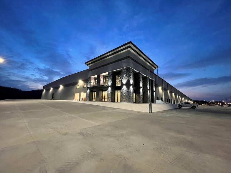 More Photos Of 7351-7361 Cockrill Bend Blvd, Nashville Distribution For Lease