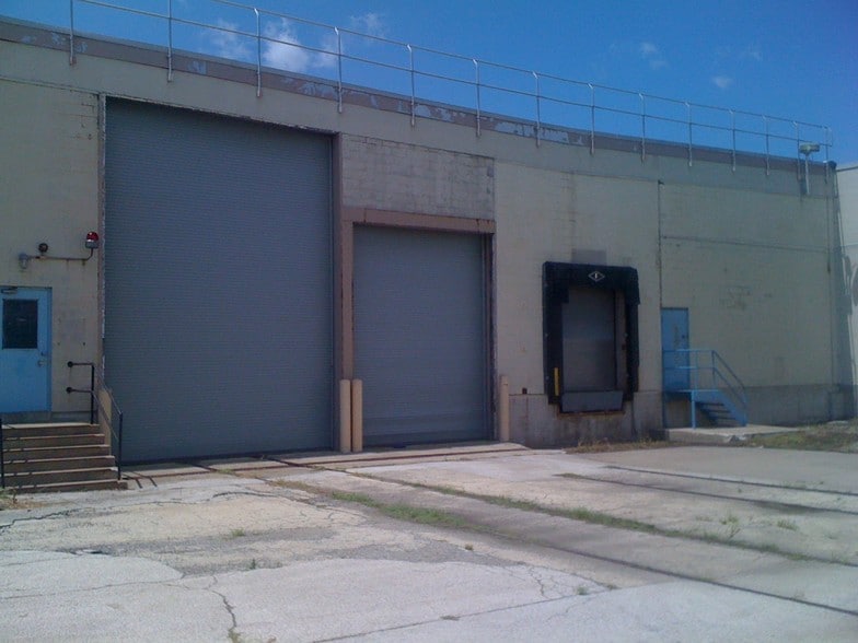 More Photos Of 1551 E Willow St, Kankakee Warehouse For Lease