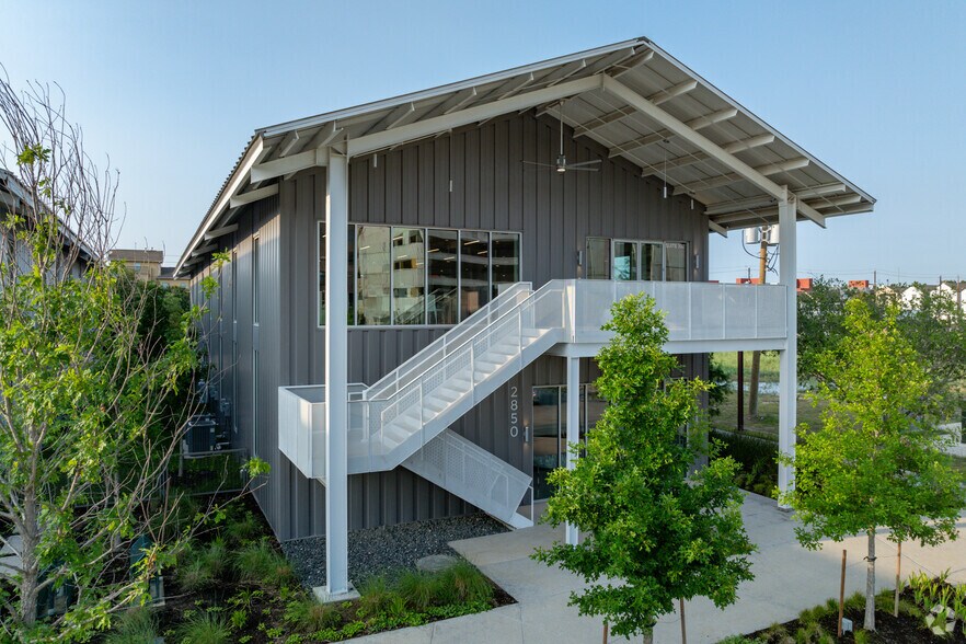 More Photos Of 100 Jensen Dr, Houston Unknown For Lease