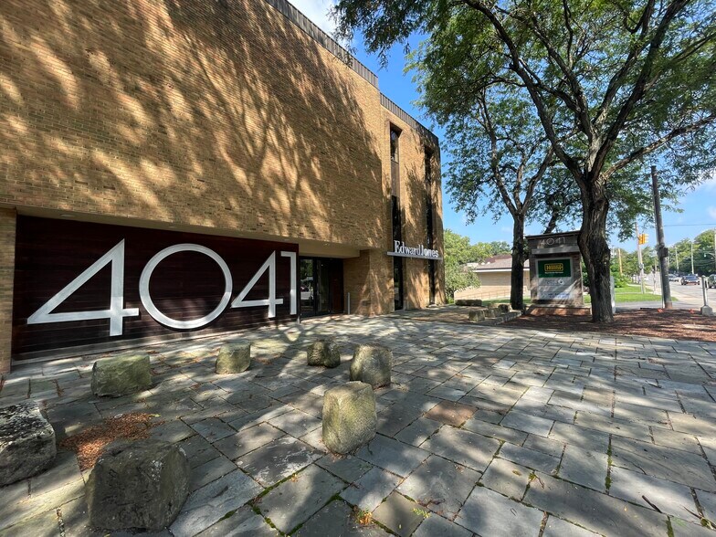 More Photos Of 4041 N High St, Columbus Office For Lease