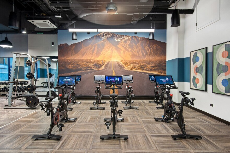 More Photos Of 182 W Lake St, Chicago Apartments For Lease