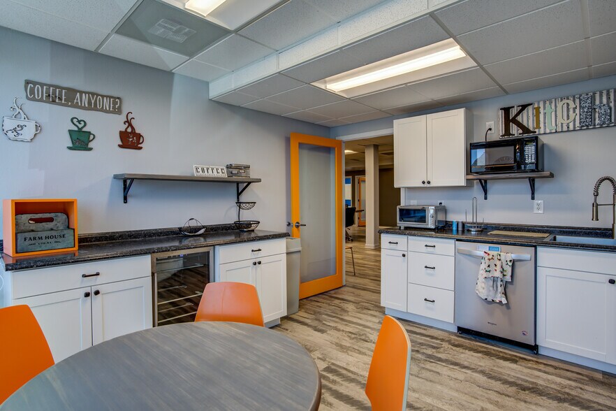 More Photos Of 2960 N Academy Blvd, Colorado Springs Office For Sale