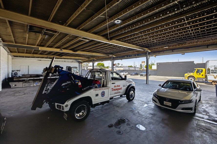 More Photos Of 818-828 E Manchester Ave, Los Angeles Warehouse For Sale