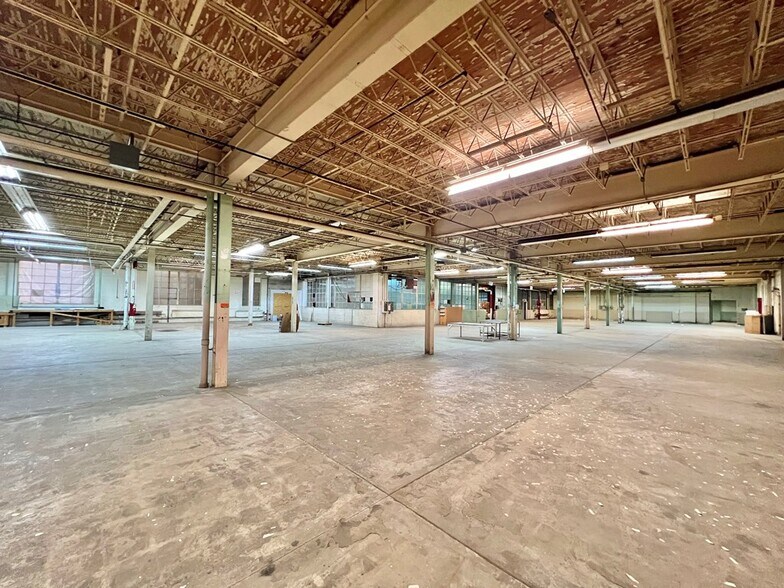 More Photos Of 521 S Market St, Galion Manufacturing For Lease