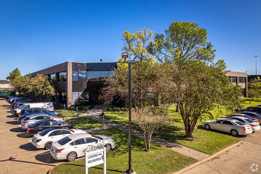 More Photos Of 6220 WESTPARK Dr, Houston Office For Lease