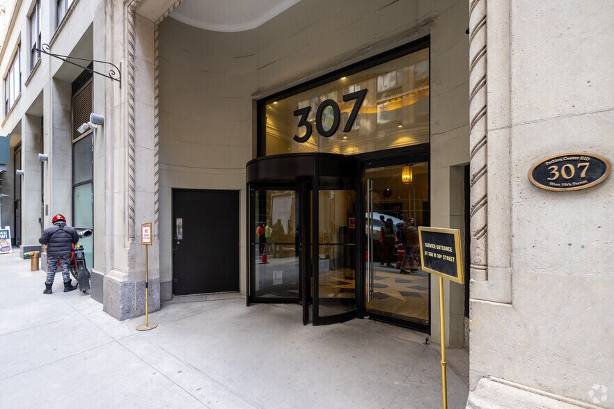More Photos Of 307 W 38th St, New York Office For Lease