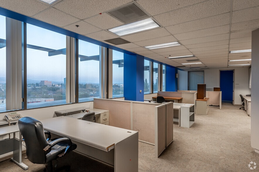 More Photos Of 625 N Grand Ave, Santa Ana Office For Sale