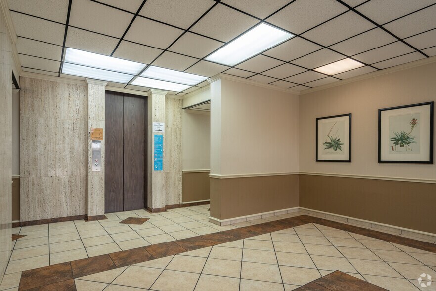 More Photos Of 4615 N I-45, Houston Unknown For Lease