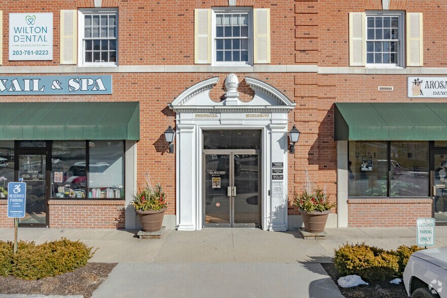 More Photos Of 44 Old Ridgefield Rd, Wilton Office For Lease