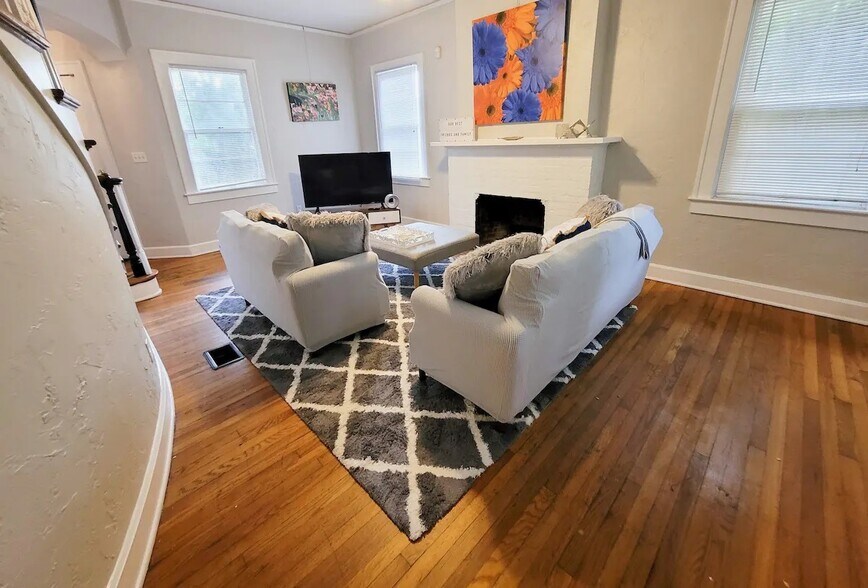 More Photos Of 949 SW 13th St, Gainesville Office Residential For Sale