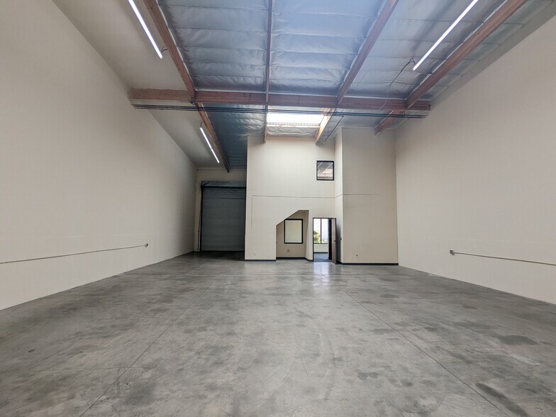 More Photos Of 10928 Weaver Ave, South El Monte Warehouse For Lease