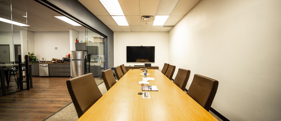 More Photos Of 6586 S Kenton St, Centennial Showroom For Lease