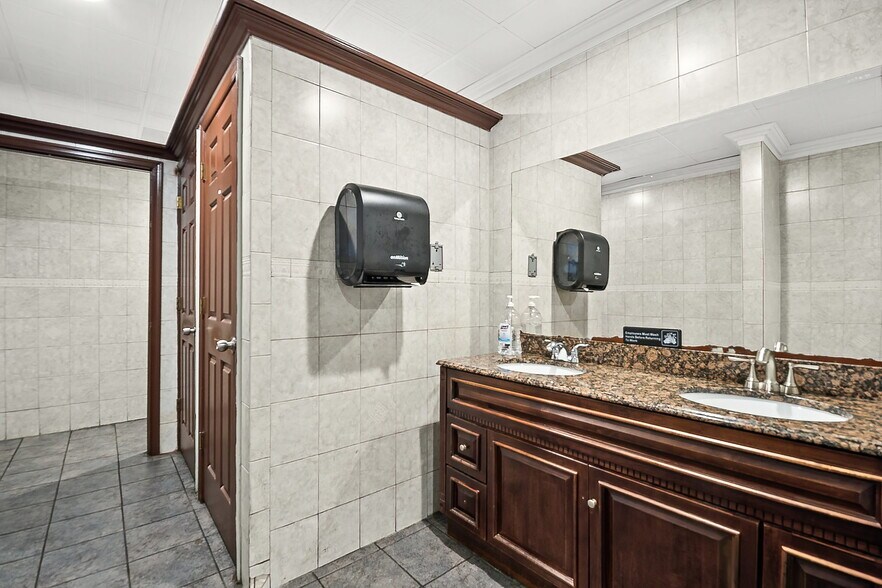 More Photos Of 380 Coal St, Wilkes Barre Freestanding For Lease