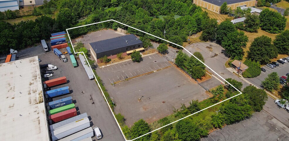 More Photos Of 49 W Ferris St, East Brunswick Truck Terminal For Lease