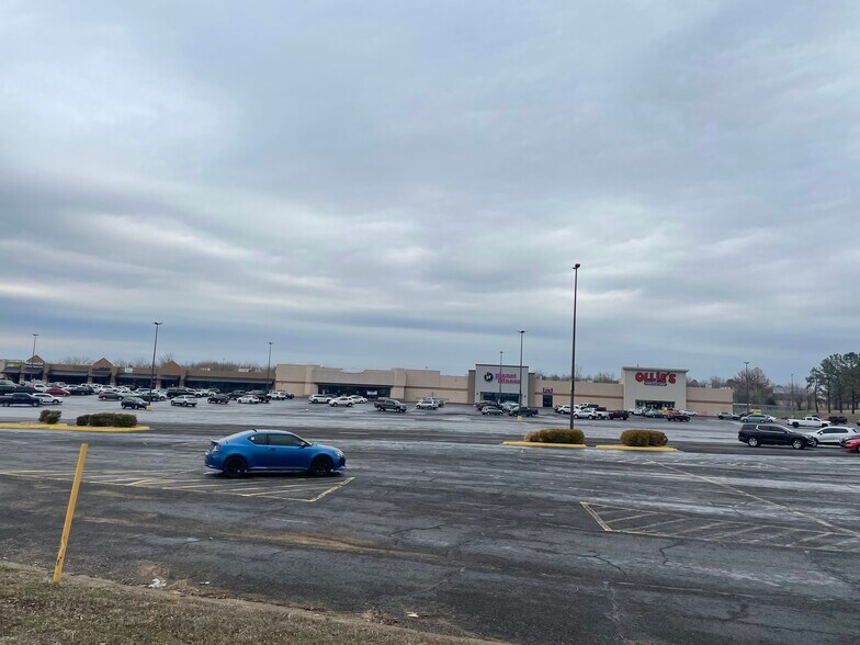 More Photos Of 2408 E Shawnee Rd, Muskogee Unknown For Lease