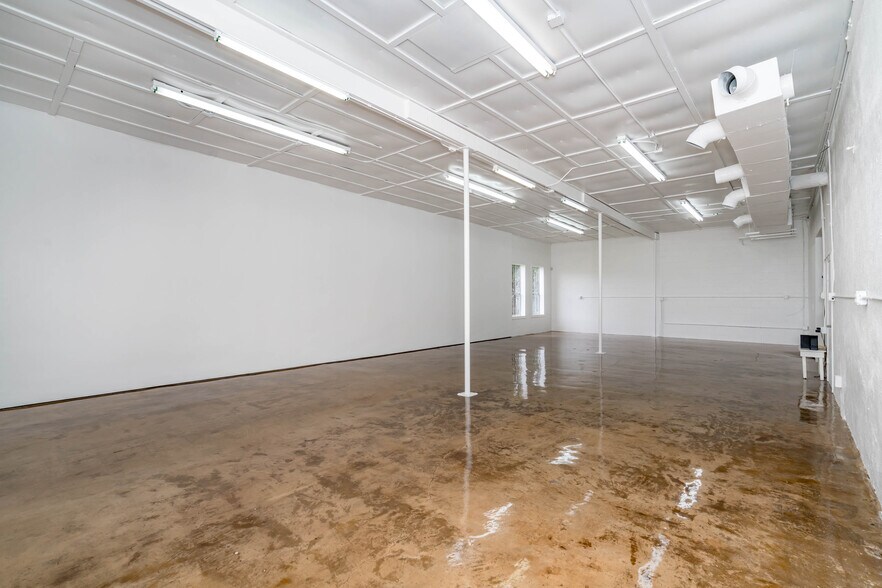 More Photos Of 1020 Roosevelt Ave, San Antonio Freestanding For Sale