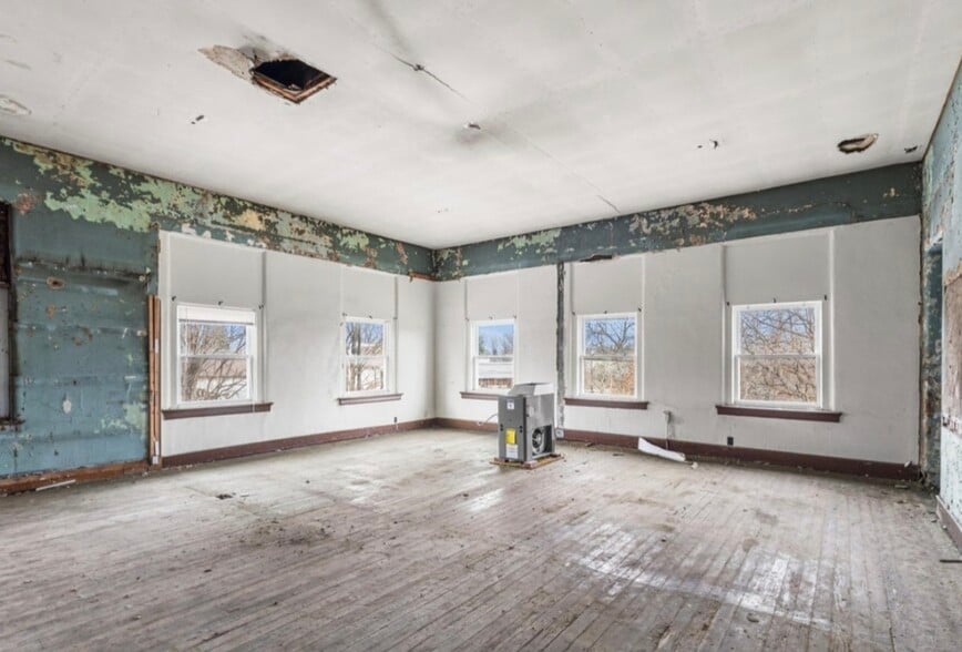 More Photos Of 85 N Main St, Walton Apartments For Sale