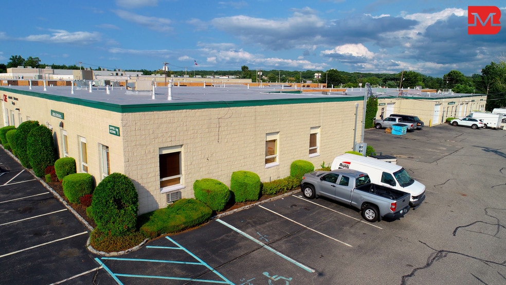 More Photos Of 14-38 East Mall, Plainview Warehouse For Lease