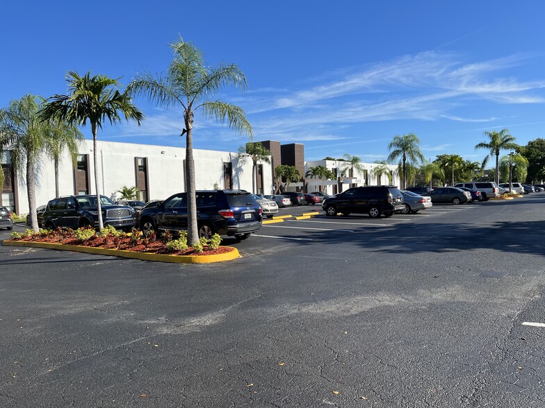 Primary Photo Of 8333 W McNab Rd, Tamarac Medical For Lease