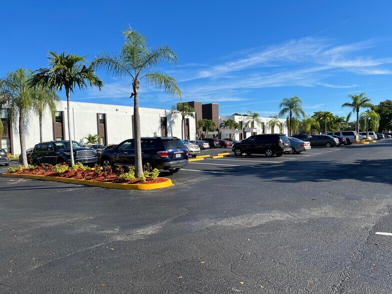 More Photos Of 8333 W McNab Rd, Tamarac Medical For Lease