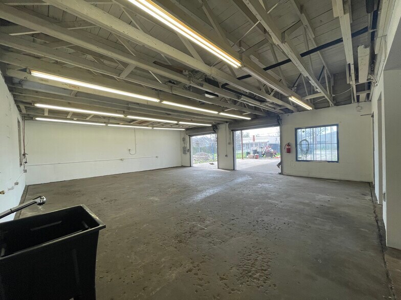 More Photos Of 2210 S Flores St, San Antonio Manufacturing For Sale