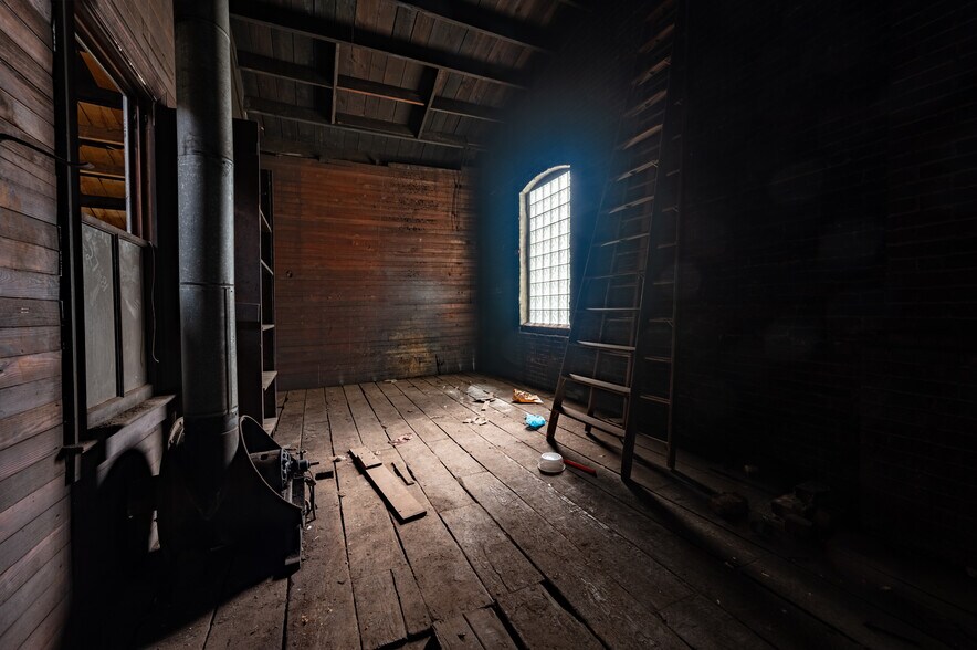 More Photos Of 15-17 Meade Ave, Pittsburgh Auto Repair For Sale