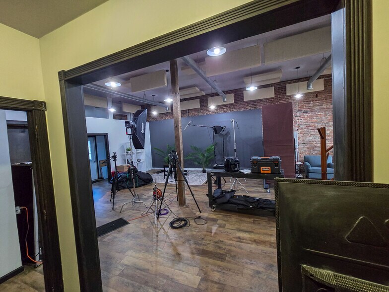 More Photos Of 410 Court St, Vienna Storefront Retail Residential For Sale