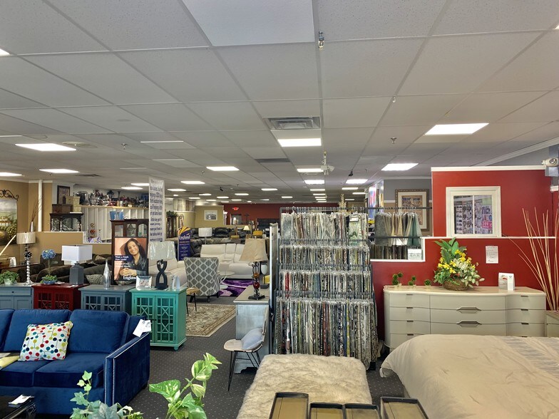 More Photos Of 500 Sunrise Hwy, Rockville Centre Storefront For Lease