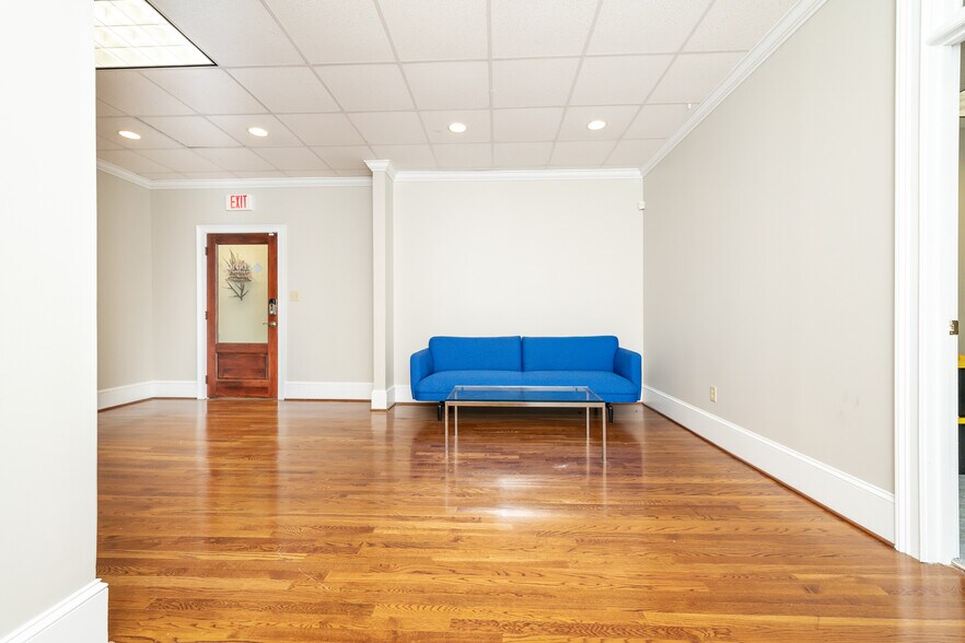 More Photos Of 217-219 E Washington St, Greenville Storefront Retail Office For Lease