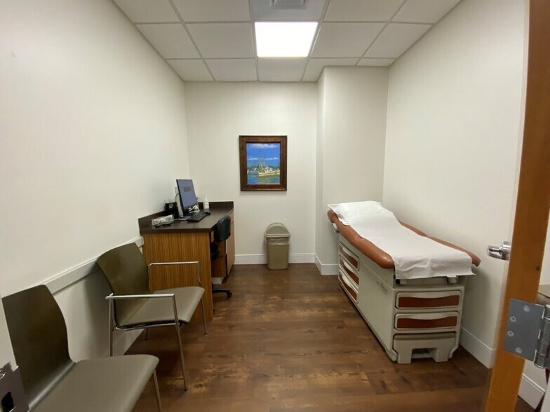 More Photos Of 180 Wingo Way, Mount Pleasant Medical For Lease